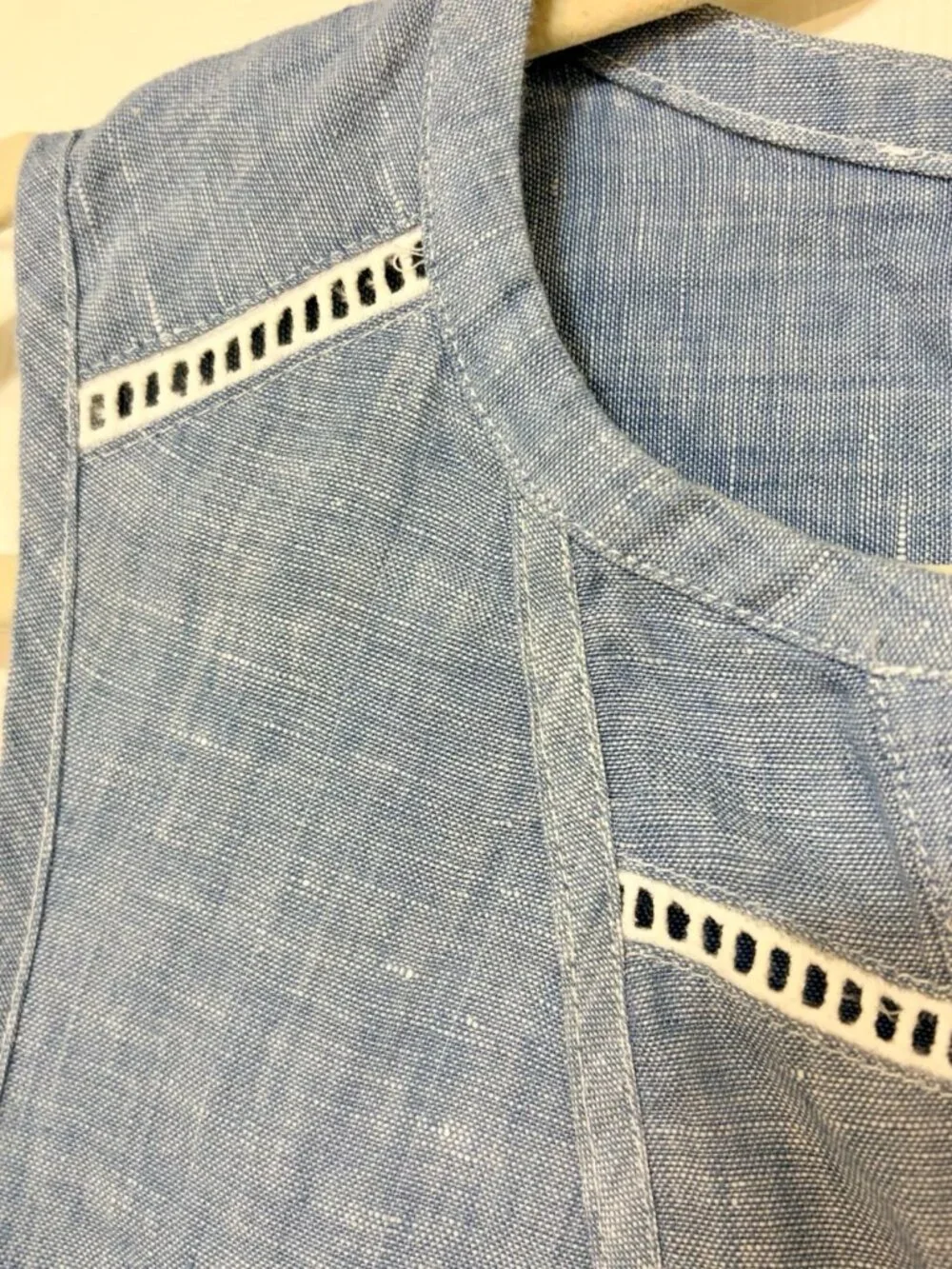 Jones New York Blue Linen Short Sleeve Blouse with White Trim Medium Petite MP - Picture 6 of 7